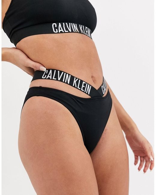 Calvin Klein – bikinhose mit zierausschnitt und logo in Schwarz | Lyst DE