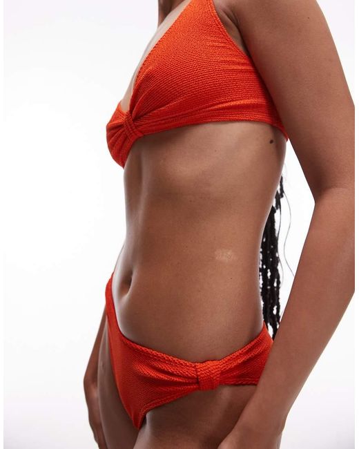 & Other Stories Triangel-Bikinitopje Met Knoop En Kreukeltextuur in het Red