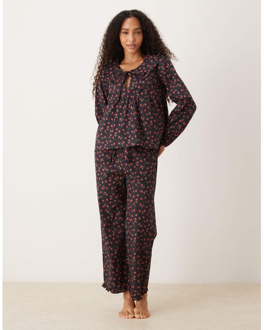 Glamorous Red – gerüschtes pyjamahemd und -hose