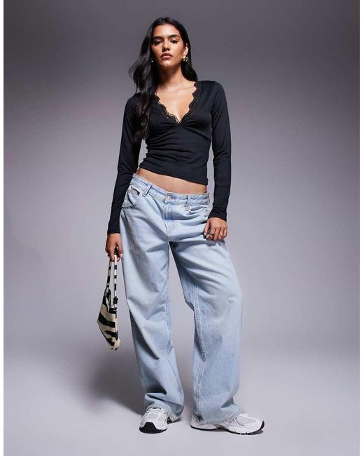 ASOS Top Van Gladde Stof Met Kanten Rand, Lange Mouwen En Diep V-Hals in het Blue