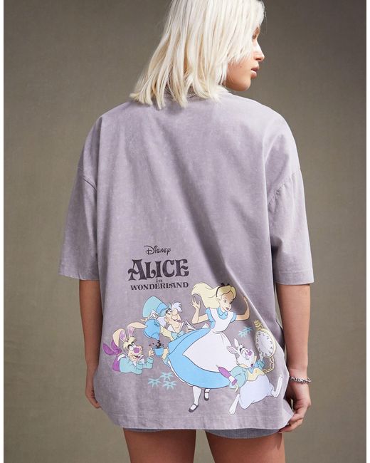 T-shirt oversize unisex slavato con stampe disney di alice nel paese delle meraviglie di ASOS in Brown