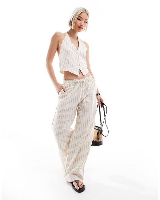 Gilet Allacciato Al Collo Écru Stile Rustico di Pull&Bear in White