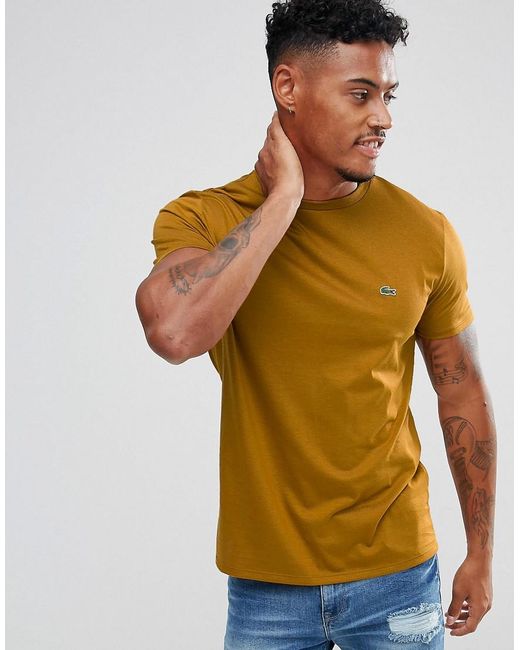 Camiseta bsica en color mostaza con cuello redondo y logo de Lacoste de  hombre de color Amarillo | Lyst