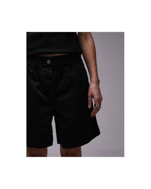 Pantaloncini squadrati color slavato di TOPSHOP in Black