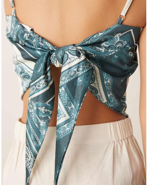 Top Azul Estampado De Tirantes Con Bajo De Pico Y Lazada Trasera De ASOS de color Blue