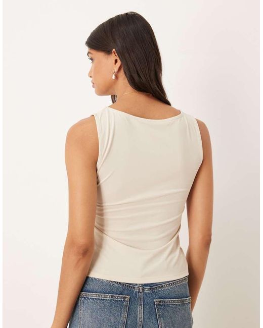 Top Senza Maniche Stretto di ASOS in Natural