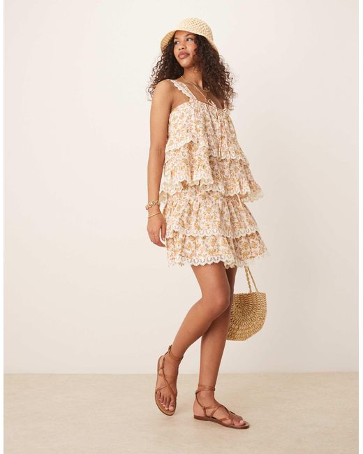 Mini-jupe d'ensemble à volants et ourlet brodé - imprimé fleurs ASOS en coloris Natural