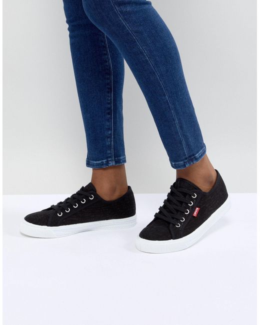 Levi's Canvas Schoenen Met Rood Label in het Zwart - Lyst