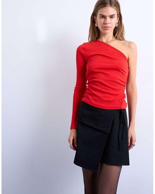 Minigonna Sartoriale Nera A Portafoglio di TOPSHOP in Red