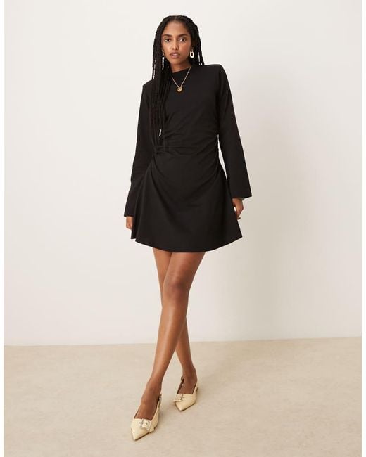 Vestito Corto Casual A Maniche Lunghe Con Spalle Imbottite E Stretto di ASOS in Black