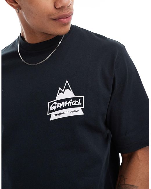 Camiseta negra unisex con estampado pixelado en la parte delantera Gramicci de color Black