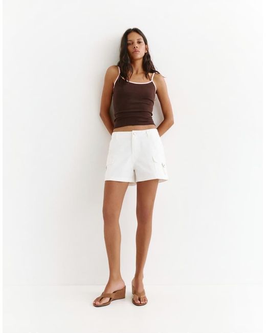 Bermuda Cargo Comodi Bianchi di Pull&Bear in Brown