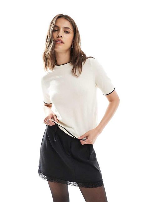 Maglione Crema A Maniche Corte Con Bordi A Contrasto di Vero Moda in White