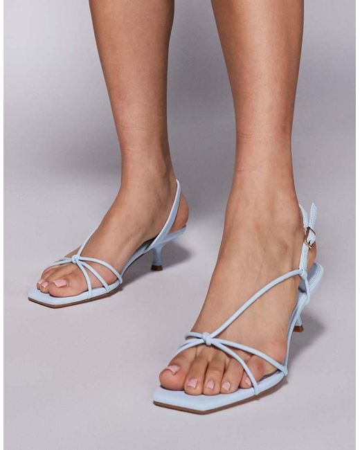 Sandalias Pastel De Tacón Bajo Con Diseño De Tiras Y Puntera Cuadrada Hanah De Simmi London SIMMI de color Gray