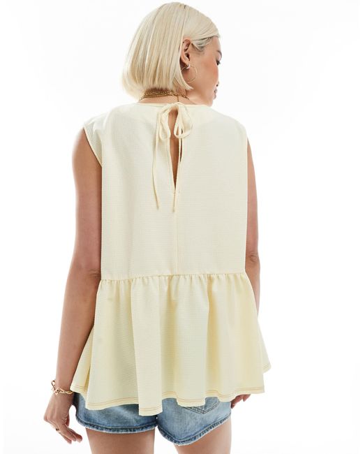 Top sans manches à basque avec liens dans le dos ASOS en coloris White