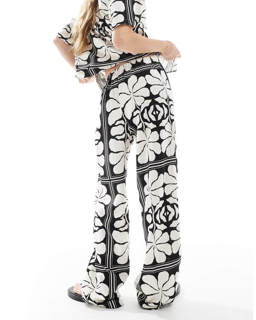 4th & Reckless White Linen Blend Tie Waist Beach Trouser Co-ord