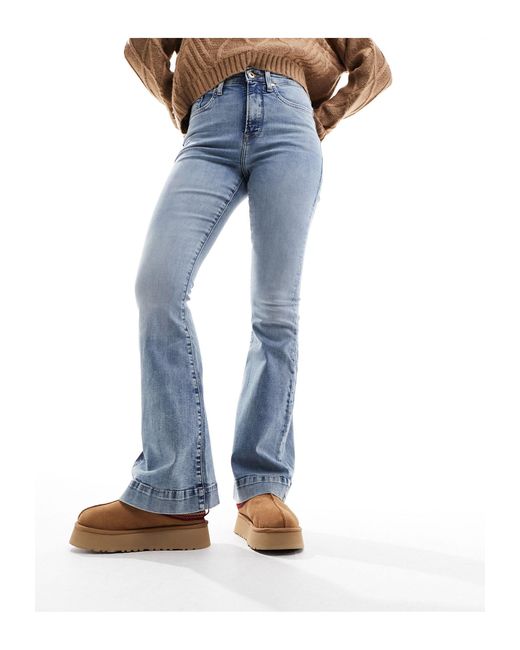 Jeans a zampa medio con vita modellante di River Island in Blue