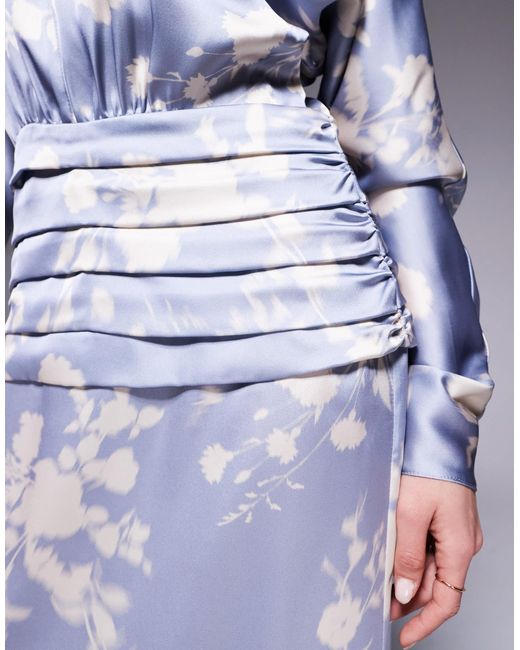 Robe longue en satin à manches chauve-souris - pâle à imprimé fleurs DASKA en coloris Blue