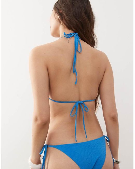 Top Bikini A Triangolo Increspato di Weekday in Blue
