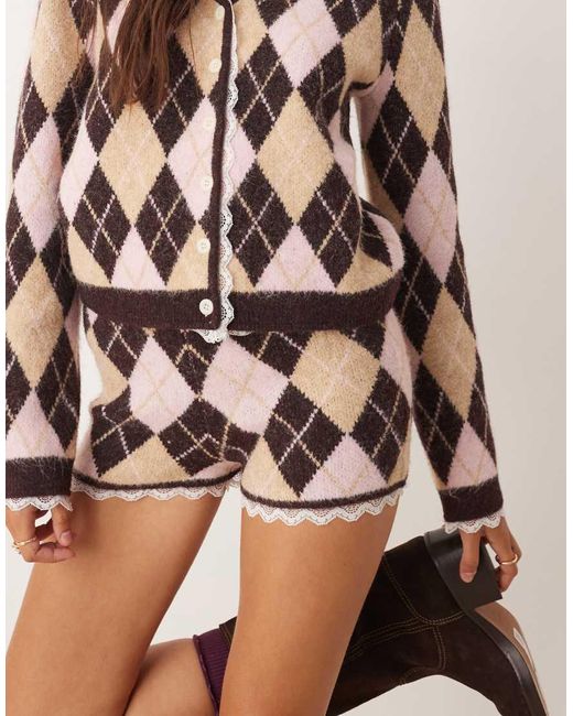 Miss Selfridge Gebreide Korte Short Met Kanten Randje En Argyle-Motief, Deel Van Co-Ord Set in het Natural