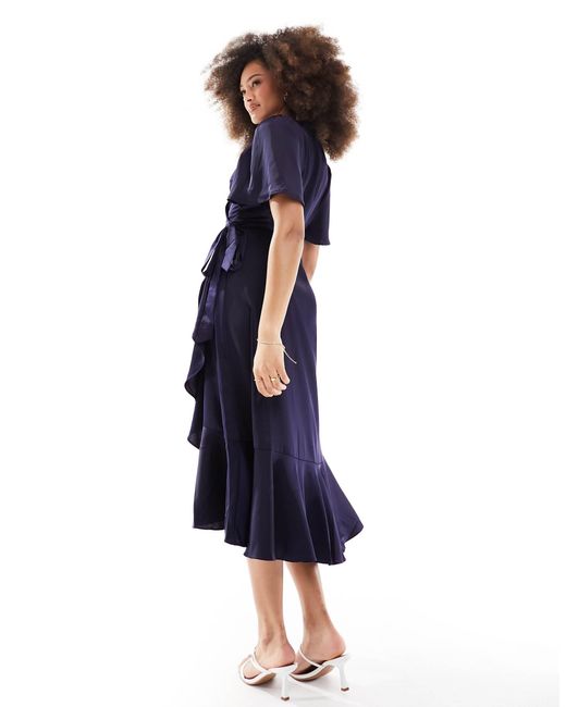 Y.a.s - robe portefeuille mi-longue en satin Y.A.S en coloris Blue