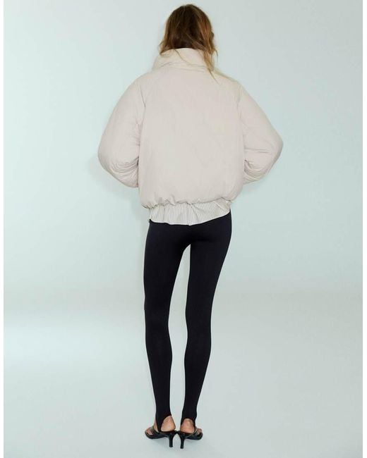 Giacca Puffer Con Collo Alto di Pull&Bear in White