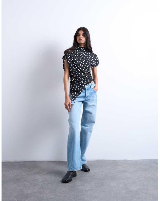 Top Asimétrico Y Fruncido Con Estampado De Lunares De TOPSHOP de color Blue