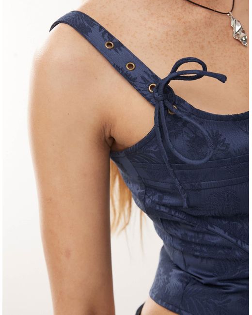 Top corset à bretelles fines et liens noués Lioness en coloris Blue