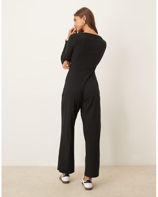 Tuta Jumpsuit Nera A Coste Con Maniche Lunghe E Scollo Rotondo di ASOS in Black