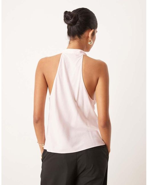 Top Drappeggiato E Allacciato Al Collo Tenue A Fiori 3D di Mango in White