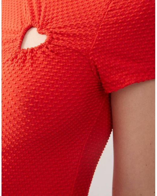 Amy Lynn Top Met Textuur En Hartvormige Uitsnijding in het Red