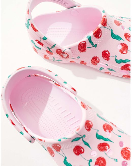 Sabots classiques à motif fruits frais - bébé CROCSTM en coloris Blue