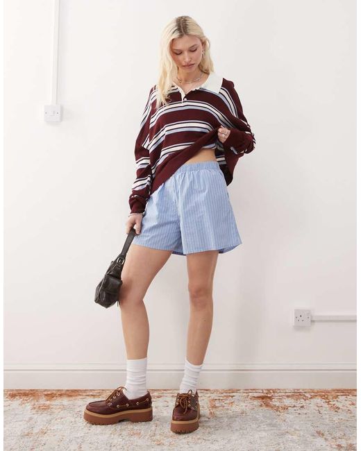 Pantaloncini Comodi A Righe di Weekday in White