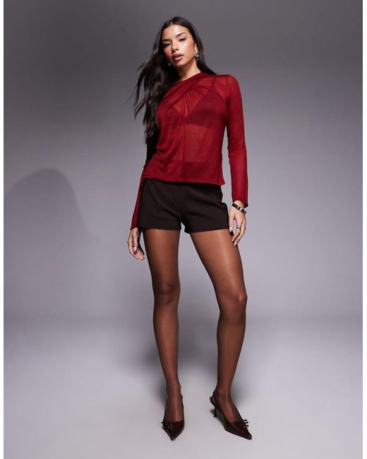 ASOS Semi-Transparante Top Met Lange Mouwen, Gebreide Look En Gedrapeerde Hals in het Red