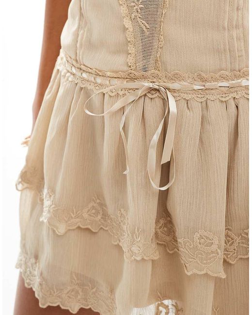 Vestito Con Spalline Sottili Corto Con Dettaglio di Stradivarius in White