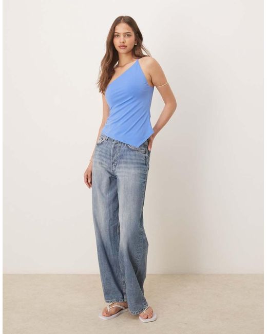 Abercrombie & Fitch Asymmetrische Top Met Blote Schouder in het Blue