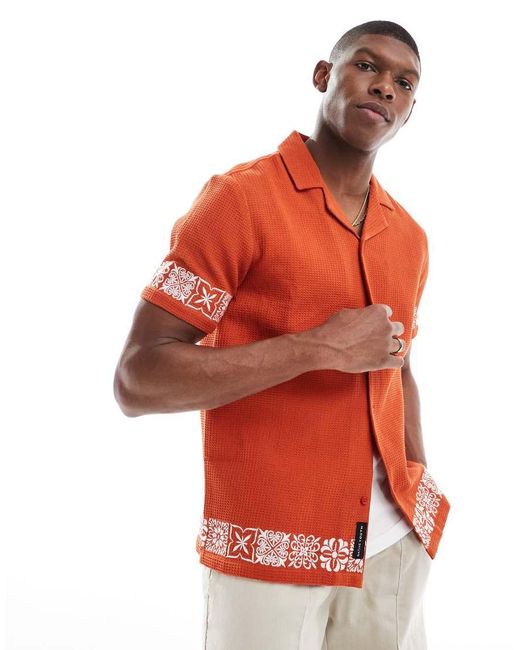 Camicia Ricamata Rossa Slavata A Nido D'Ape Con Ricami di Native Youth in Red da Uomo