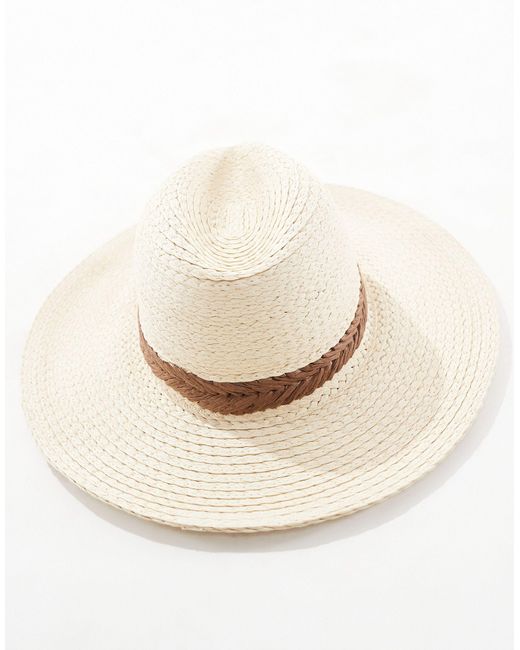 Cappello di paglia colore naturale con fascia marrone di Mango in White