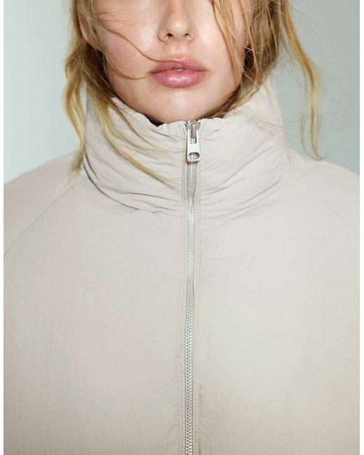 Giacca Puffer Con Collo Alto di Pull&Bear in White