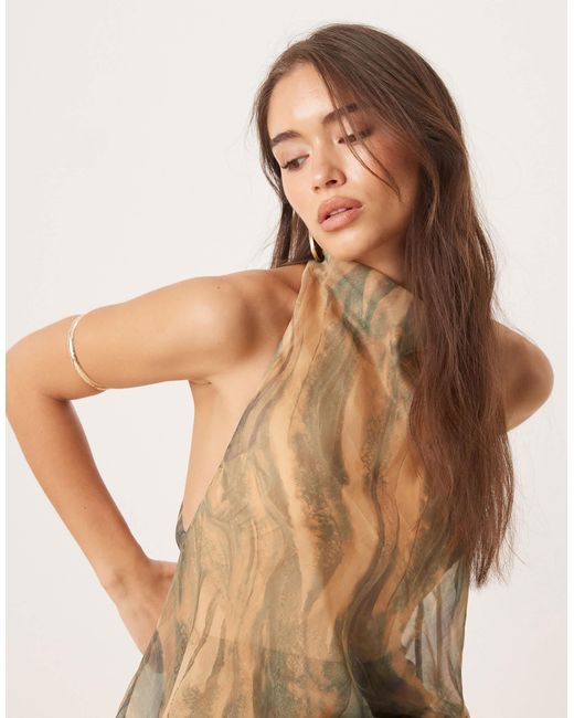 Robe longue double épaisseur à fleurs à encolure montante en mousseline marbrée ASOS en coloris Natural