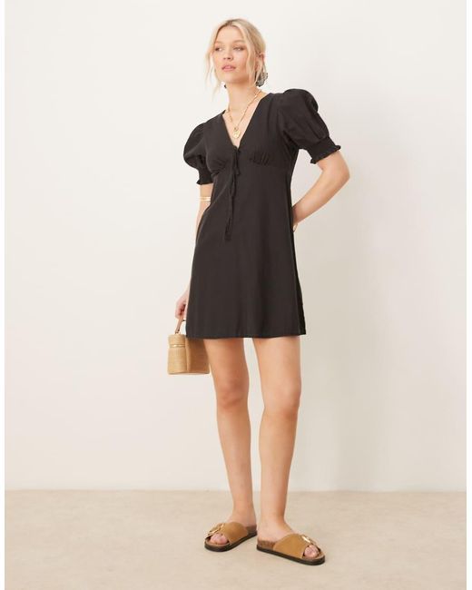 Vestido Vaquero Corto Lavado Con Mangas Abullonadas Y Detalle De Volantes De Denim Suave De ASOS de color Black