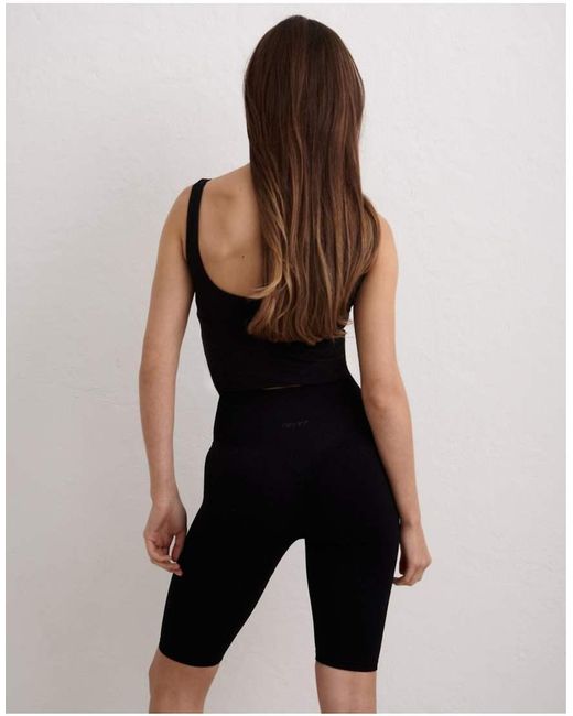 Aim'n Black Shape Seamless Tight Shorts