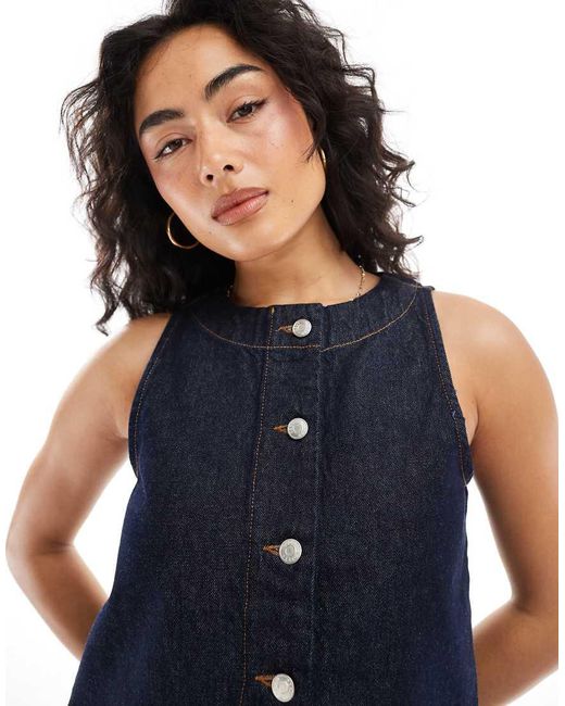 Top Vaquero Añil Con Bajo Redondeado Y Botones De ASOS de color Blue