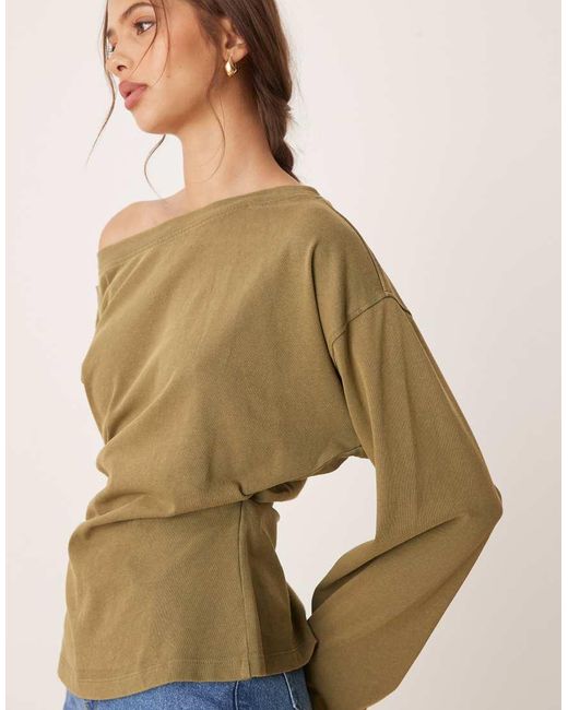 Maglietta A Maniche Lunghe Kaki Slavato Con Vita A Corsetto E Spalle Scoperte di ASOS in Natural