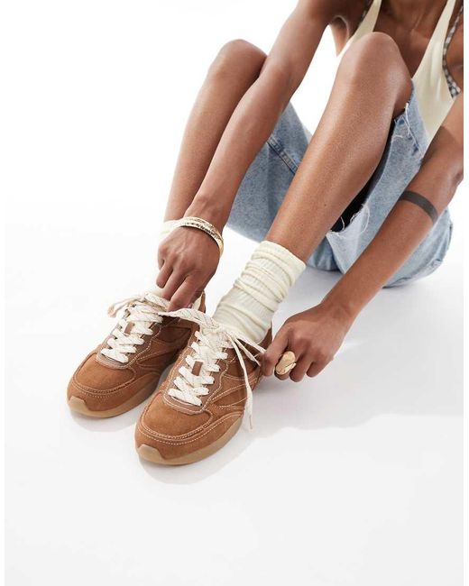 Sneakers Da Corsa di Stradivarius in White