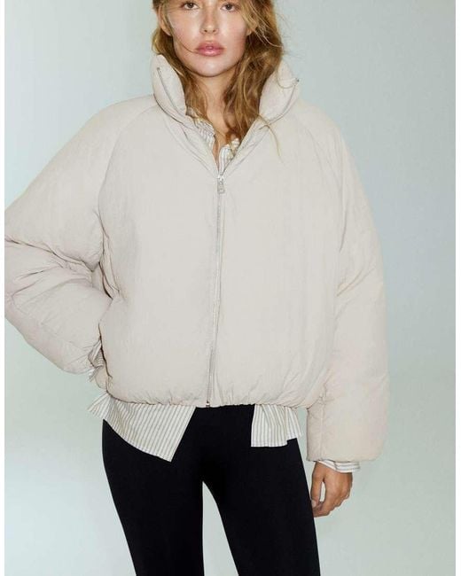 Giacca Puffer Con Collo Alto di Pull&Bear in White