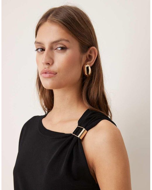 Top Senza Maniche Asimmetrico di Mango in Black