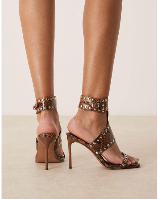 ASOS Natural – national – mit nieten besetzte absatzsandalen