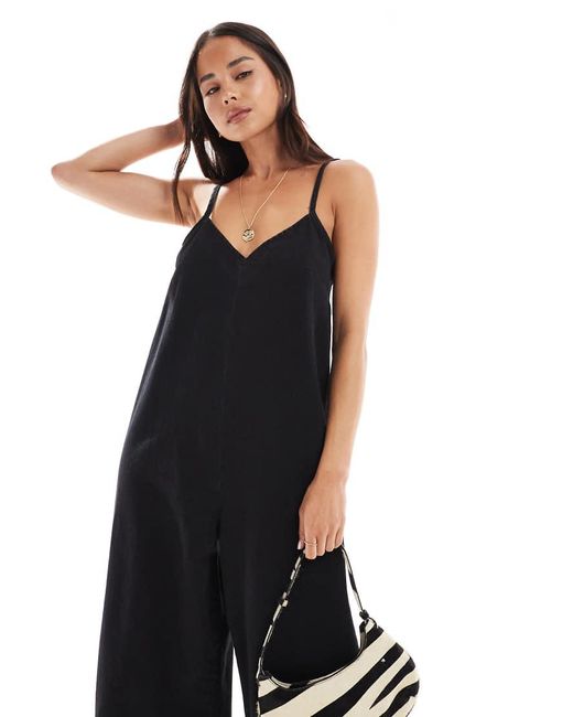 Tuta Jumpsuit Con Fondo Ampio E Scollo Rotondo di ASOS in Blue