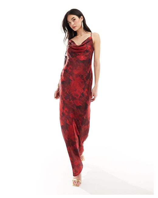Vestido largo rojo oscuro con cuello desbocado y estampado floral keisha Pretty Lavish de color Red